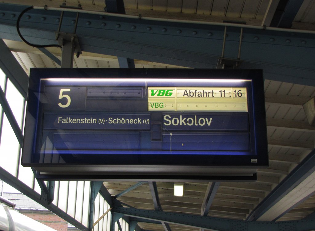 Zugzielanzeiger der VBG 20815 von Zwickau Zentrum nach Sokolov, am 05.01.0213 in Zwickau (Sachs) Hbf.