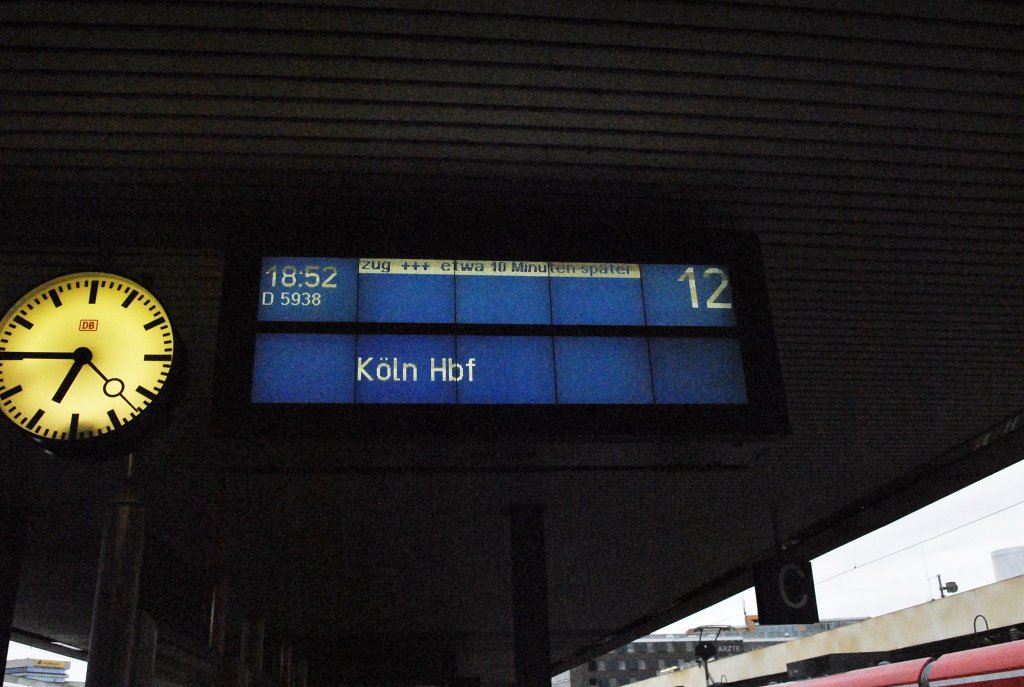 Zugzielanzweiger in Hannover, am Tag wo die E 10 1239 kam. Foto vom 02.04.12