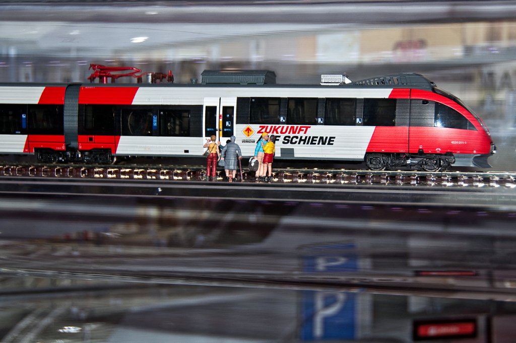 Zukunft auf Schiene - konnte in der Ausstellungsflche des  bahnorama  (Gegenber des zuknftigen Wiener Hauptbahnhofes) am 13.10.2012 aufgenommen werden.