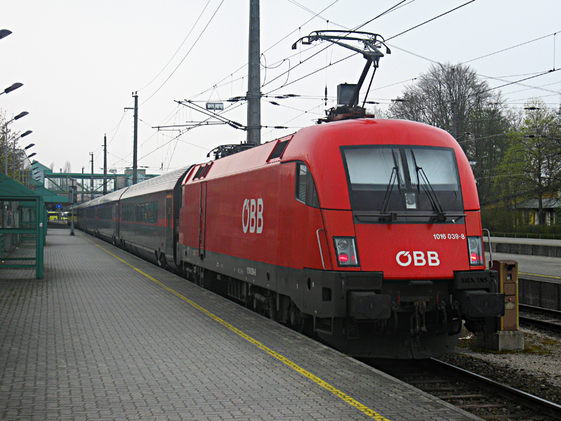 Zum 5. Mal in dieser Woche ist ein roter Ochse an der Railjetgarnitur 1. Hier in Bregenz am 18.April 2010.

Lg
