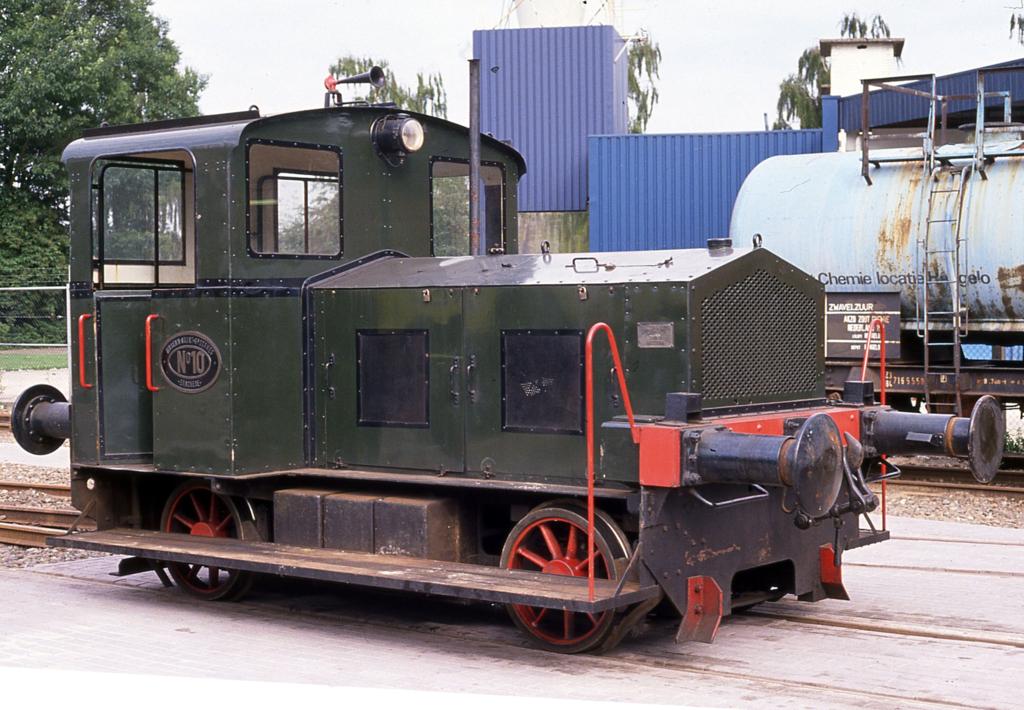 Zum Fahrzeugbestand des Eisenbahn Museum in Haaksbergen gehrte 
am 12.7.1989 auch diese als Nr. 10 bezeichnete Orenstein & Koppel 
Kleinlok.