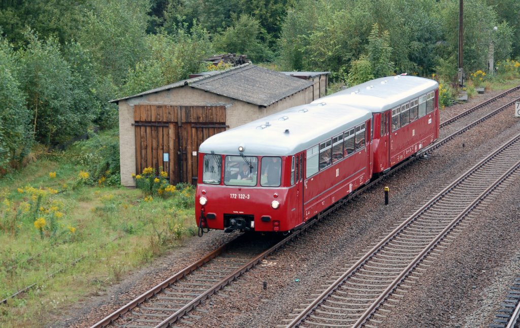 Zum Fest in Nossen fuhren diese beiden Ferkeltaxen einen Pendelverkehr Freiberg - Nossen. Fotografiert am 28.08.10 in Nossen.
