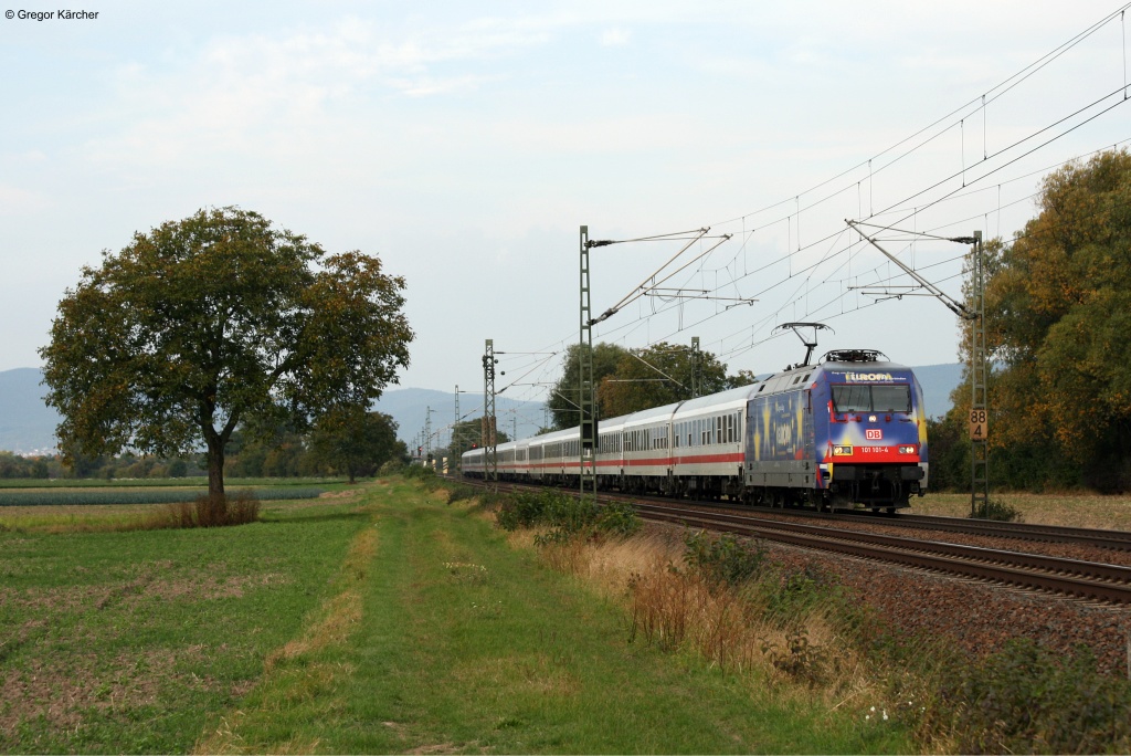 Zum Oktoberfest in Mnchen 2012 setzte die Bahntochter DB-Charter 2 zustzliche Sonderzge ein. Am 06.10.2012 zieht die 101 101  Europa  den 15 Wagen langen PF 2710 Saarbrcken-Mnchen durch die Pfalz Richtung Bayern. Aufgenommen am 06.10.2012 bei Bhl-Iggelheim.