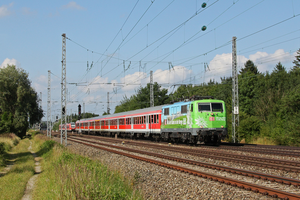 Zum Schluss kam noch die DAV Werbelok 111 039 mit RB 59527. Aufgenommen am 04.07.2011 in Mnchen Westkreuz.