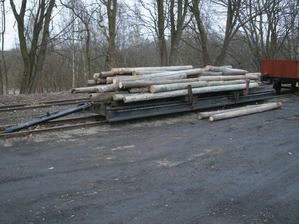 Zum Transport von Baumstmmen,lt sich dieser Rollwagen auch eignen.Aufnahme am 04.Mrz 2011 in Putbus.