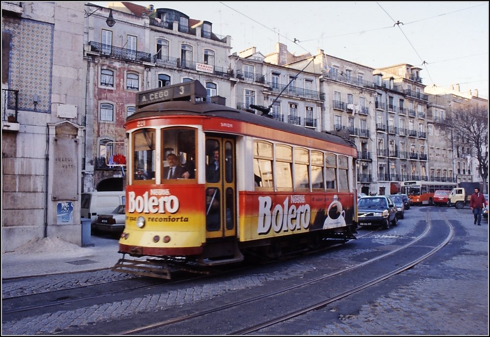 Zur Abwechslung die Linie 3 zwischen Praca do Commercio und dem Bahnhof Sta Apolonina in Lissabon (1990). Diese Strecke ist leider nicht mehr in Betrieb.