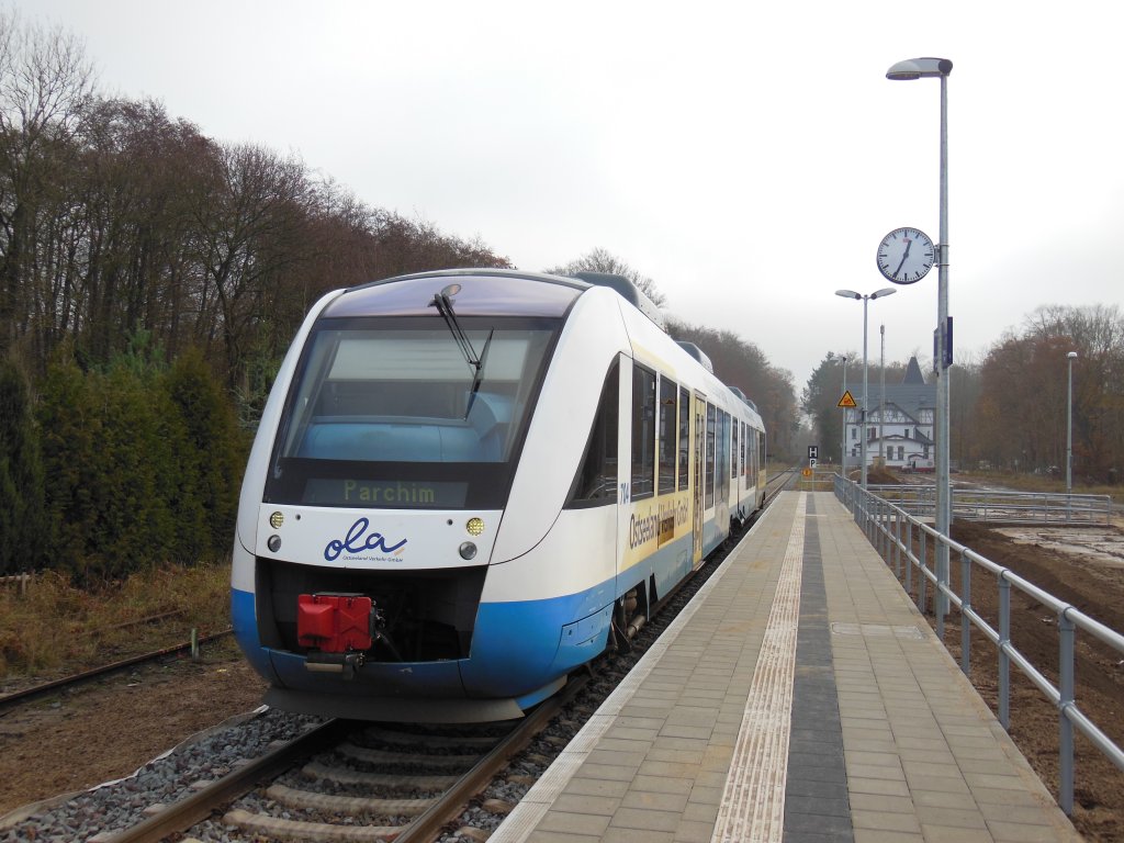 Zur Rckfahrt bereit gestellt VT 704 nach Parchim in Gadebusch am 20.11.2012