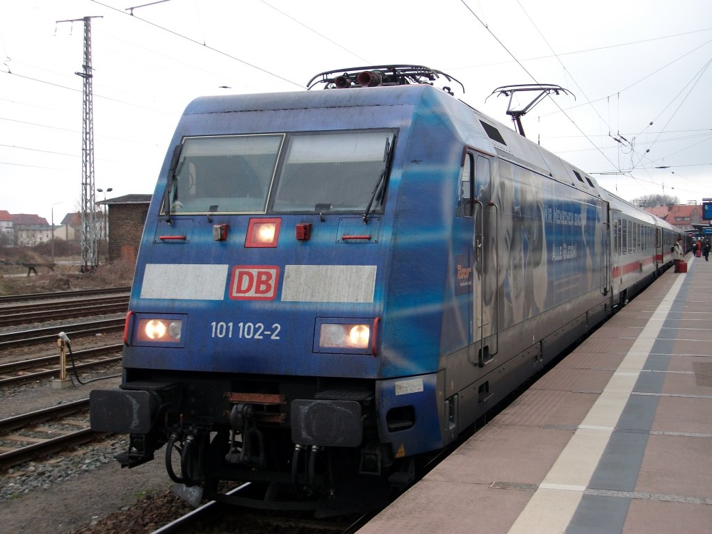 Zur berraschung kam am 09.April 2010 mit dem IC Kassel-Stralsund 101 102 nach Stralsund.