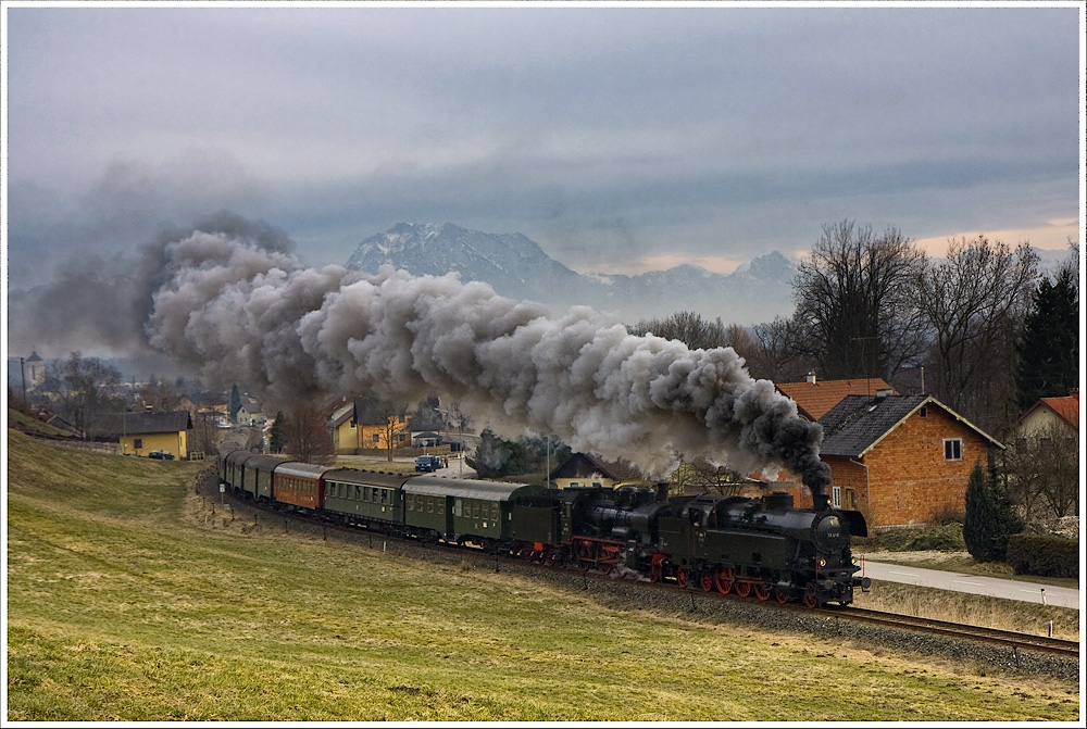 Zurck ging es mit der 78.618 und 38.1301. Hier der Zug R14313(Attnang-Simbach) bei der Ausfahrt aus dem Bhf Attnang-Puchheim. 13.3.2011