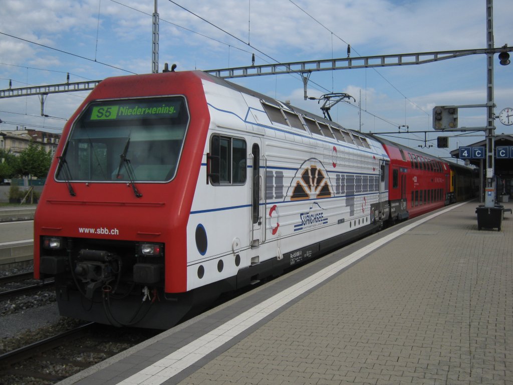 ZVV Werbezug, mit Re 450 060, als S5 18558 in Rapperswil, 06.10.2011.