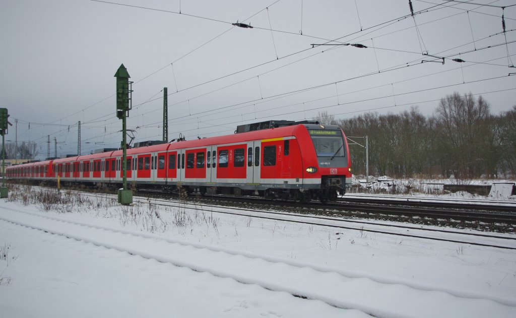 Zwar kein besonderes Motiv, aber auf der  Hausstrecke  schon. zwei 423er rasen als Betriebsfahrt in Richtung Sden durch Eschwege West. Aufgenommen am 15.01.2010.