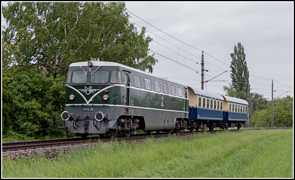 Zwecks �berstellungen von Wagen war �GEG 2050.05 am 11. Mai 2013 unterwegs. Hier als SLP 95500 (Ebenfurth - Mistelbach), aufgenommen bei der Ausfahrt aus Ebenfurth.