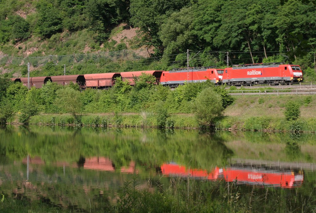Zwei 189er mit Erzzug am 11.6.11 bei Knen
