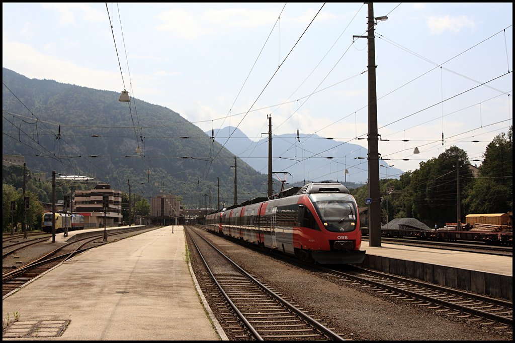 Zwei 4024er verlassen als Regionalzug nach Rosenheim den Bahnhof Kufstein. (11.08.2009)