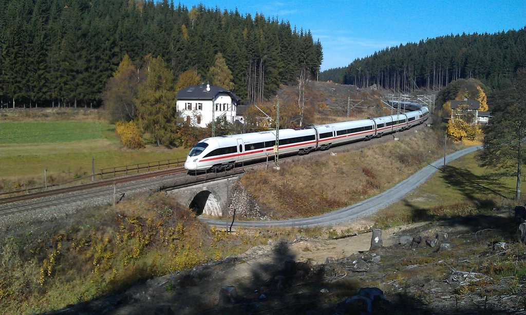 Zwei 411er sind am 20.10.2012 als ICE xxxxx aus M�nchen Hbf Richtung Saalfeld auf der Frankenwaldrampe unterwegs. 