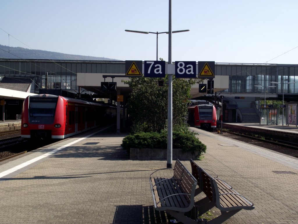 Zwei 425er der S-Bahn Rhein Neckar am 03.10.11 in Heidelberg Hbf 