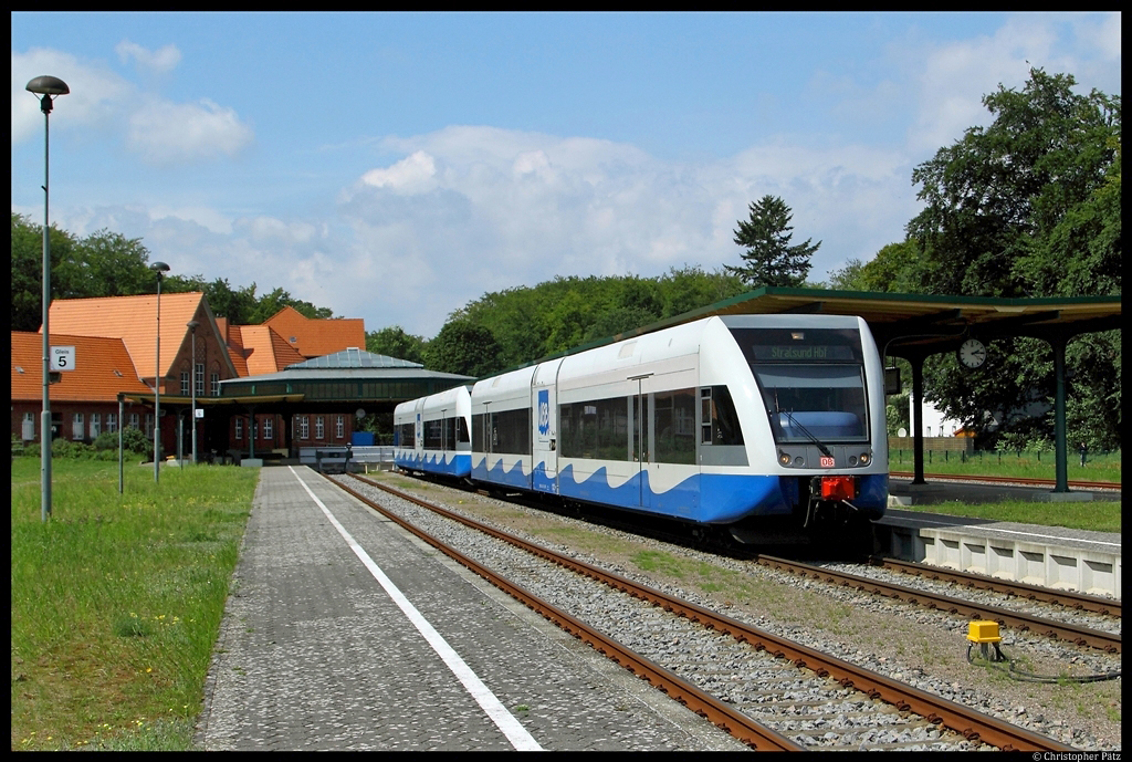 Zwei 646 der UBB warten am 7.8.2012 im Bahnhof Seebad Heringsdorf auf die Abfahrt. Der Zug fhrt als UBB 29424 nach Stralsund.