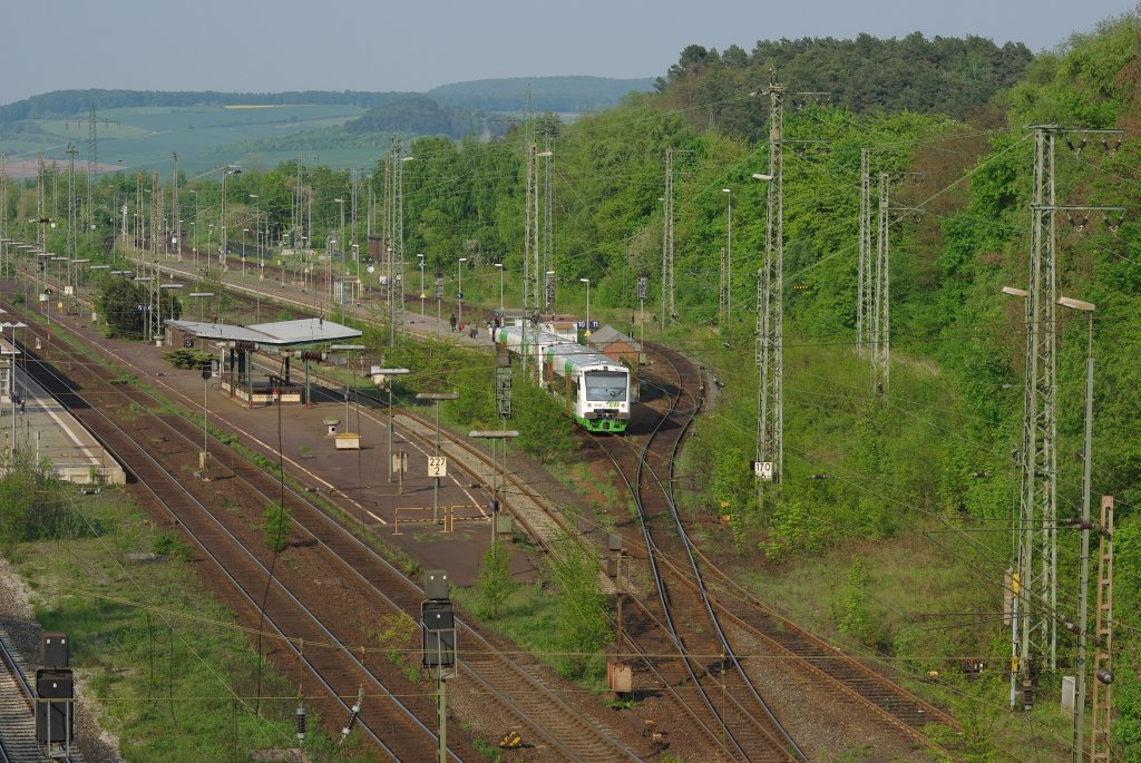 Zwei 650er der EB aus Kassel Hbf kommend fahren auf Gleis 10 im Bahnhof Eichenberg ein. Aufgenommen im Sommer 2009.