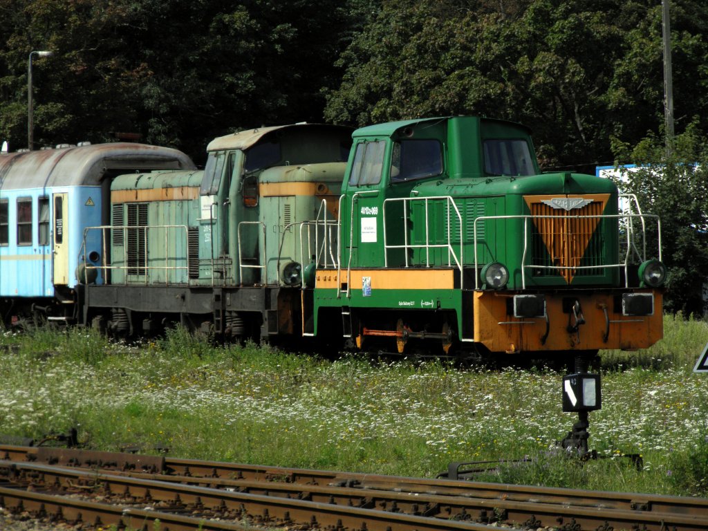 Zwei abgestellte Kleinrangierloks (SM30) der PKP in Kolberg (16.08.2011)