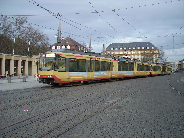 Zwei AVG Stadtbahn Triebwagen in Karlsruhe Hbf am 15.01.11