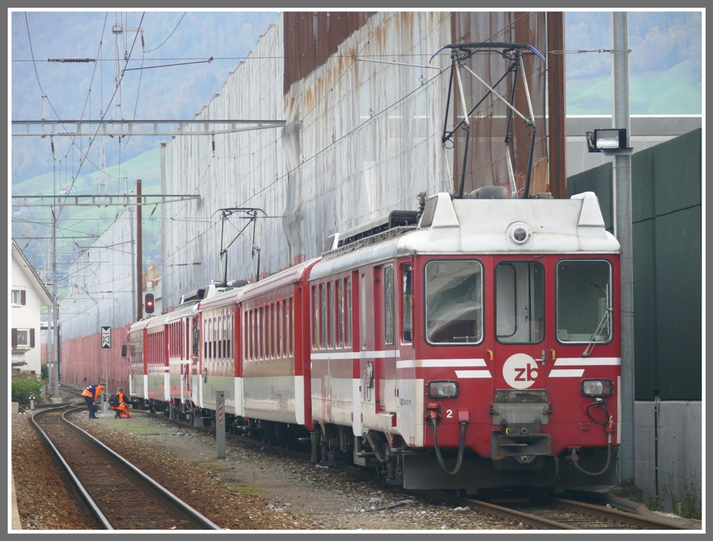 Zwei BDeh 4/4 Pendelzge der Zentralbahn warten in Stansstad. (22.10.2010)