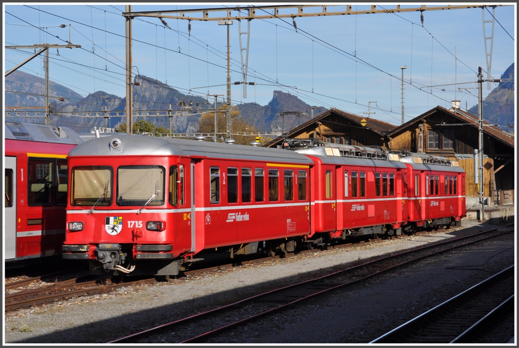 Zwei Be 4/4 und ABt 1715 abgestellt in Landquart. (28.10.2011)