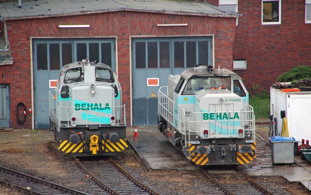 Zwei Behala-Loks stehen am 03.08.10 vor dem Schuppen in Berlin-Moabit/Westhafen.