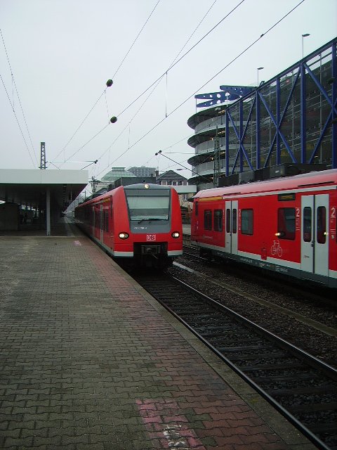 Zwei BR 425 am 05.02.09 in Mannheim Hbf.