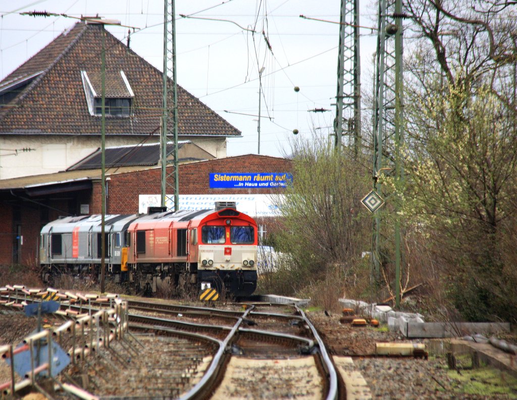 Zwei Class 66 DE6314  Hanna  von Crossrail und die DE6309 von DLC Railways stehen in Aachen-West an der alten Laderampe bei Wolken am Abend des 16.4.2013.