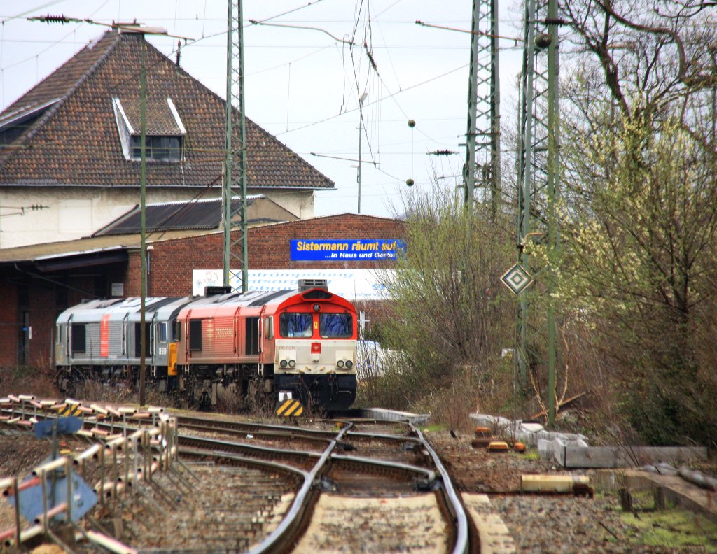 Zwei Class 66 DE6314  Hanna  von Crossrail und die DE6309 von DLC Railways stehen in Aachen-West an der alten Laderampe bei Wolken am Abend des 16.4.2013.