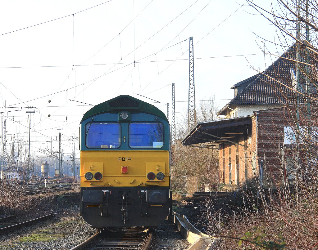 Zwei Class 66 PB14 von Railtraxx BVBA und die PB03  Mireille  von Crossrail stehen auf dem abstellgleis in Aachen-West  bei Sonne am 28.1.2012.