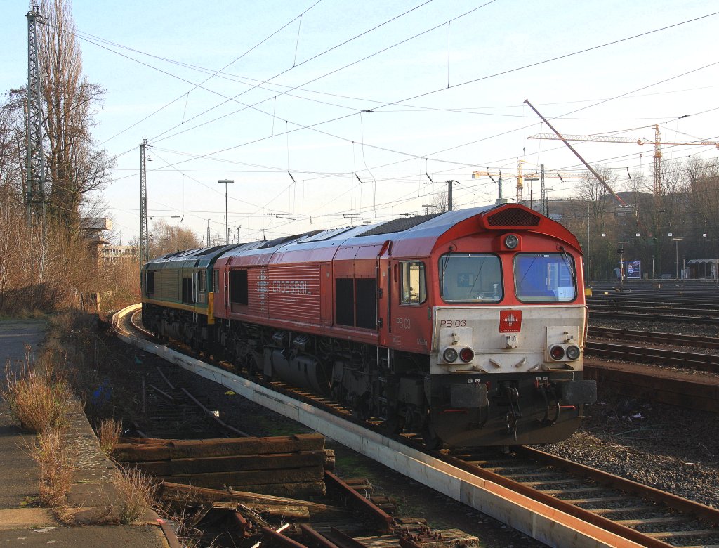 Zwei Class 66 PB14 von Railtraxx BVBA und die PB03  Mireille  von Crossrail stehen in Aachen-West an der Laderampe bei strahlend blauem Himmel am 28.1.2012.