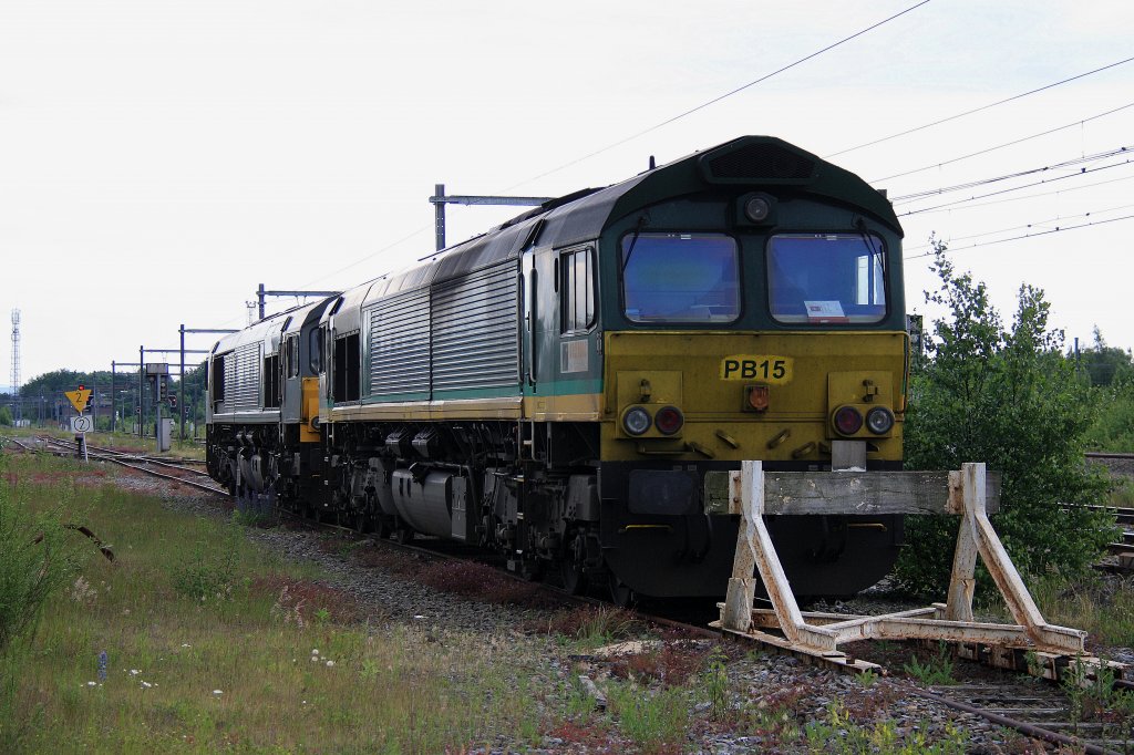 Zwei Class 66 PB15 von Railtraxx BVBA,und die DE6302  von DLC Railways stehen in Montzen-Gare(B) am 7.6.2012.