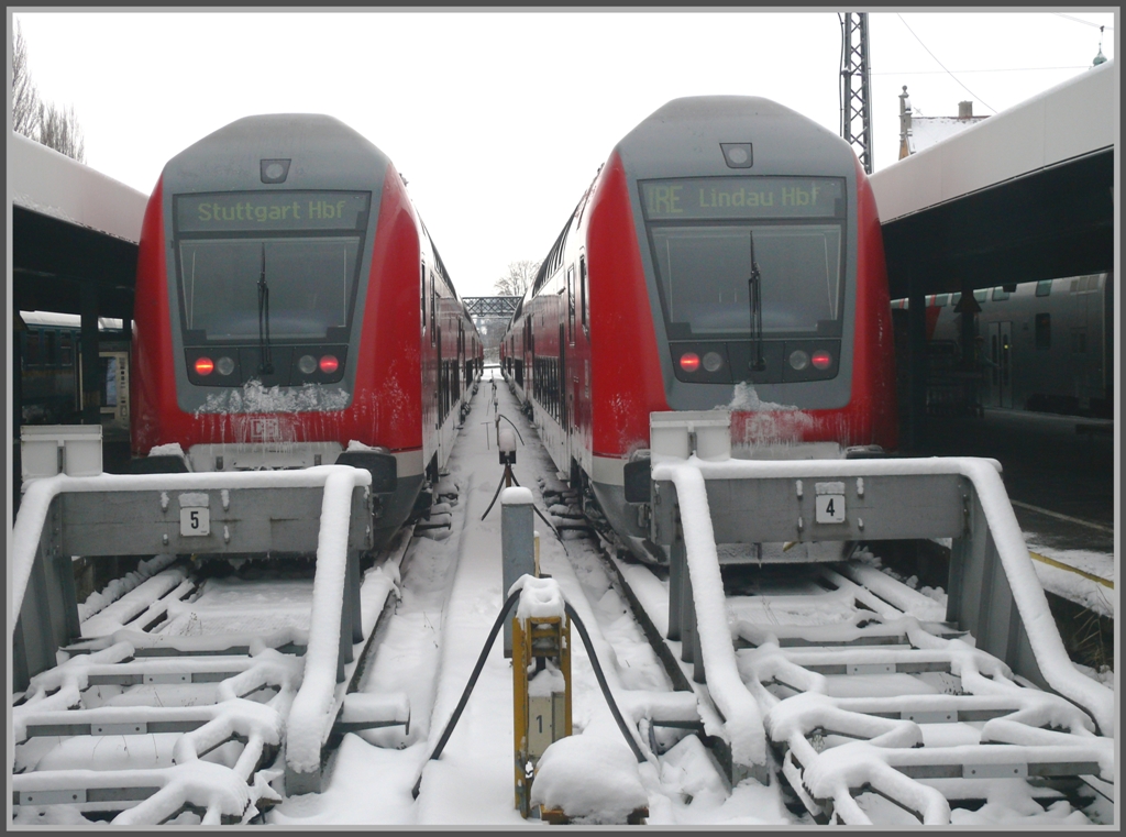 Zwei Dosto IRE von und nach Stuttgart treffen in Lindau aufeinander. (02.12.2010)