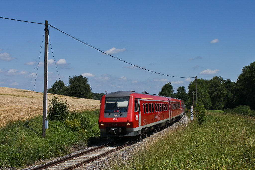 Zwei Einheiten der Baureihe 611 sind als IRE 3258 (Aulendorf > Stuttgart Hbf) nur wenige Kilometer von Startbahnhof in Richtung Altshausen unterwegs. Der fhrende 611 034 scheint bereits in Tbingen zu enden. (26.Juni 2011)