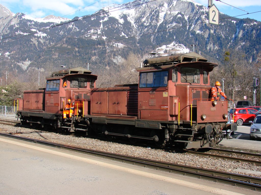 Zwei Em 3/3 Klr fr eine Doppeltraktion : 

 Em 3/3 18827 + Em 3/3 18835 - Bf. Landquart - 03-02-2009