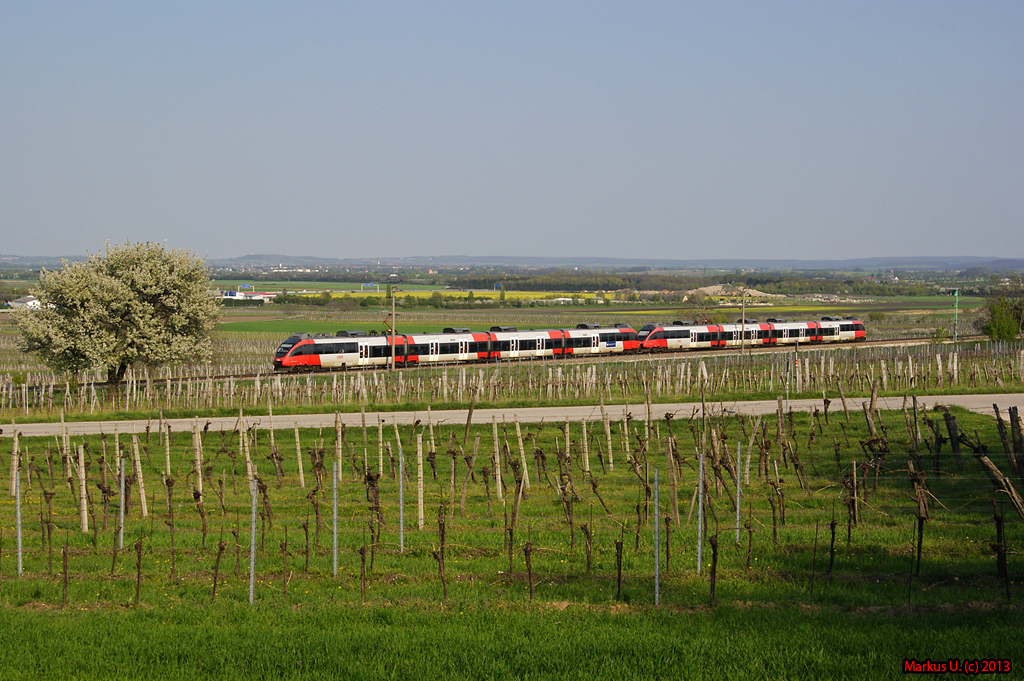 Zwei ET 4124 waren am 25.04.2013 als REX7633  BA - KUNSTFORUM  (Deutschkreutz - Bratislava-Petrzalka) in Richtung Mllendorf unterwegs. 