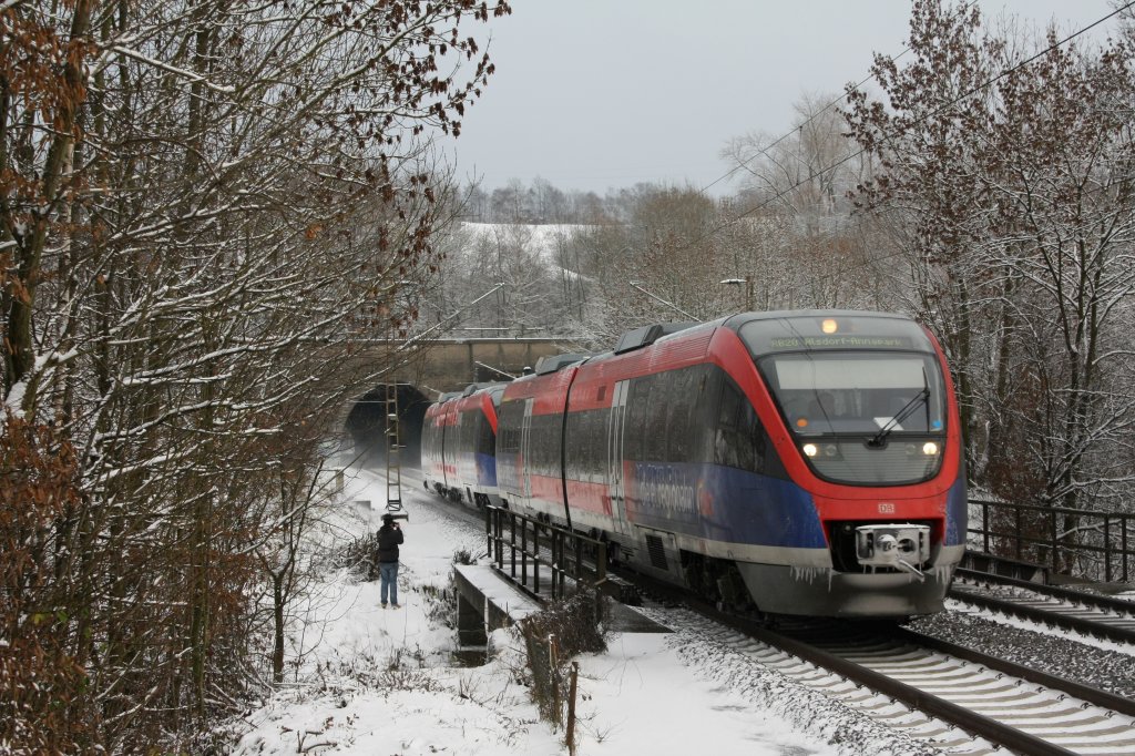 Zwei Euregiobahn-Einheiten fuhren am 30.11.2010 als RB20 aus dem Nirmer Tunnel nach Aachen um dann ber Herzogenrath nach Alsdorf Annapark zu fahren.