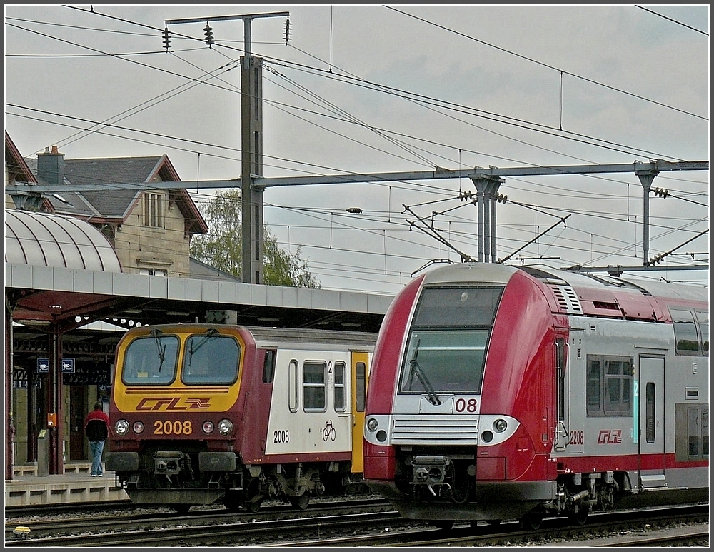 Zwei franz�sische Gesichter (2008 und 2208) und gleichzeitig zwei Generationen CFL Triebz�ge standen am 01.05.10 in P�tange eintr�chtig nebeneinander. (Hans)
