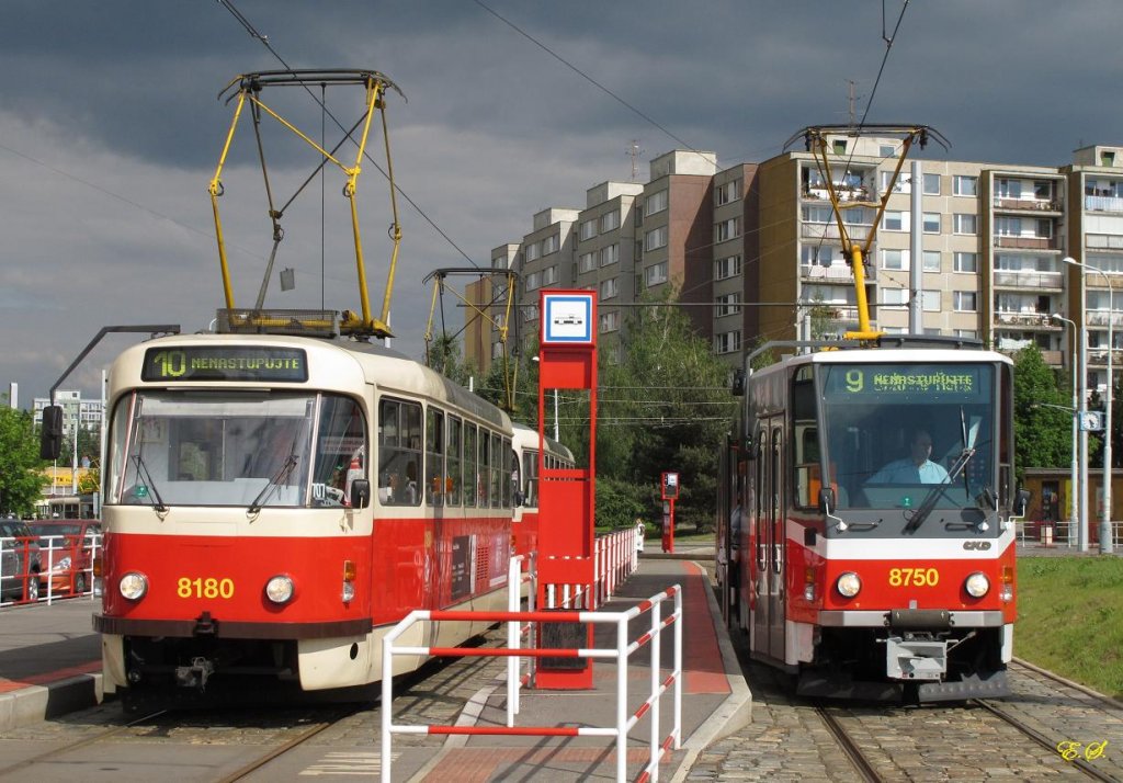 Zwei Garnituren der Typen T3R.P bzw.T6A5 in der Endstelle Sidliste Repy.(14.05.2012)