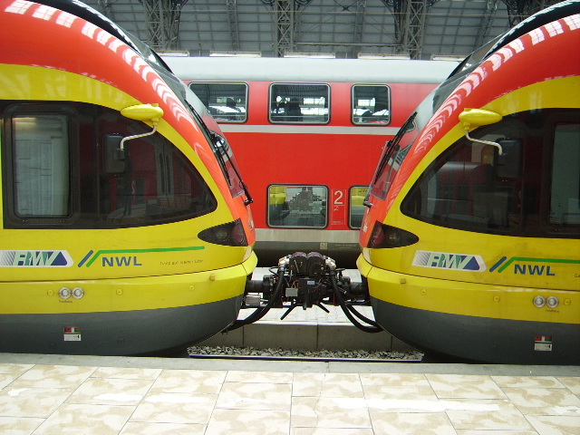 Zwei gekuppelte BR 429 der HLB in Frankfurt am Main Hbf am 28.01.11