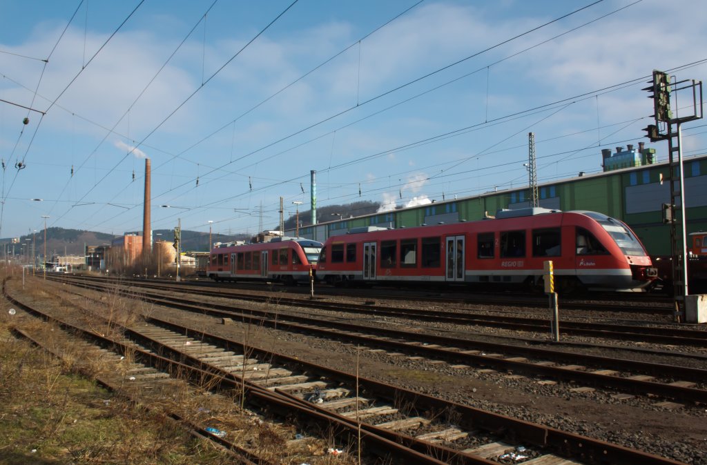 Zwei gekuppelte VT 640 (LINT 27) der  3-Lnder-Bahn am 21.02.2011 als RB 93 Rothaar-Bahn (KBS 443), kurz vor der Einfahrt in den Bf Siegen-Geisweid (von Siegen kommend).
