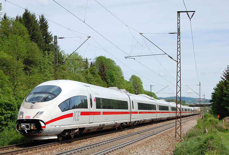 Zwei ICE 3 auf dem Weg nach Stuttgart. Aufgenommen am 11. Mai 2012 bei Gppingen an der Filsbahn.