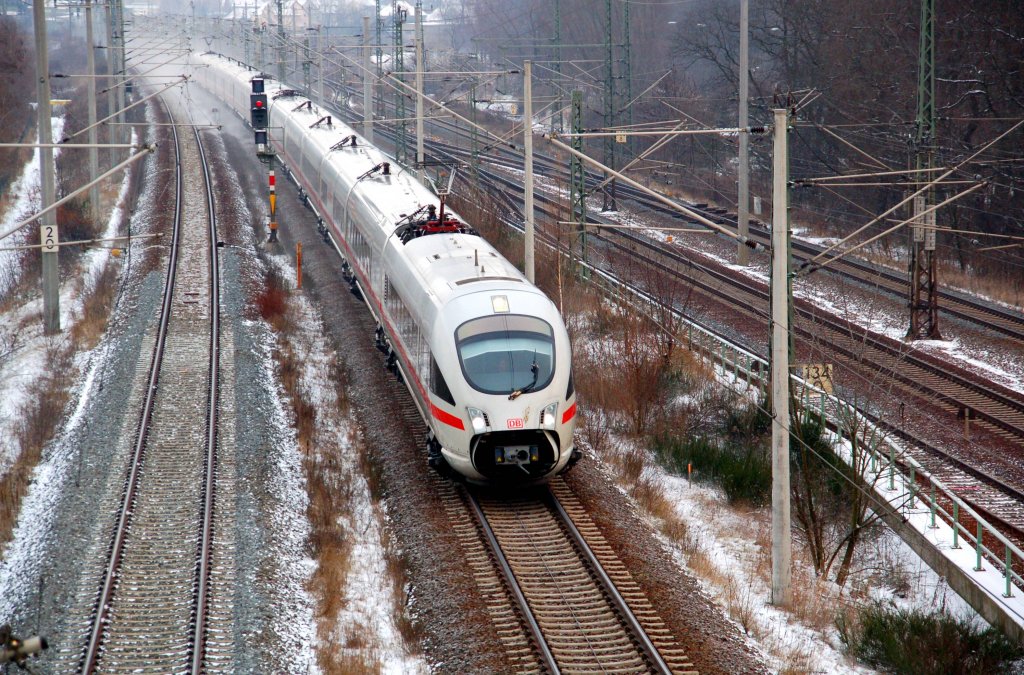 Zwei ICE-T der BR 411 durchfahren am 19.12.09 Holzweissig Richtung Leipzig.