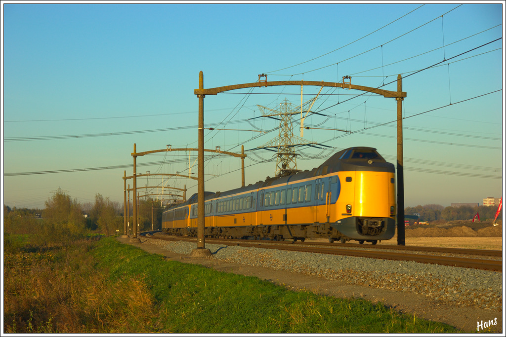 Zwei ICM-Triebzge als IC bei Dordrecht, 14. Oktober 2012.