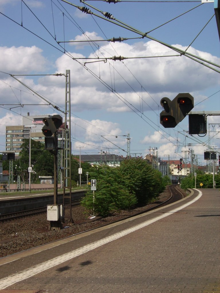Zwei Lichtsignale in Frankfurt am Main Sd am 11.06.11