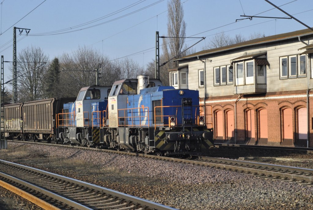 Zwei MAK G 1000 B, mit Containerzug am 22.02.2011 in Lehrte.