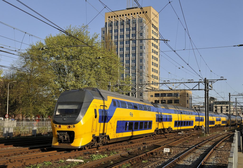 Zwei mal DD IRM mit IC nach Nijmegen am 09.04 2011 in Utrecht CS