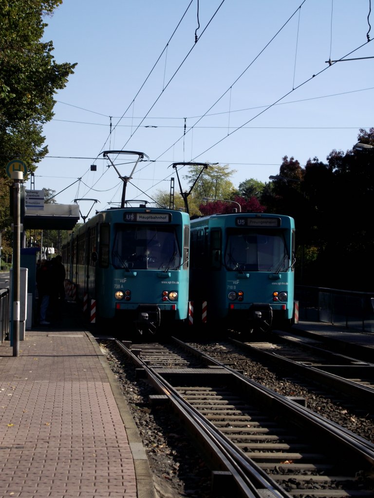 Zwei PTB-Wagen Triebz�ge in Frankfurt am Main am 15.10.11 auf der Linie U5 