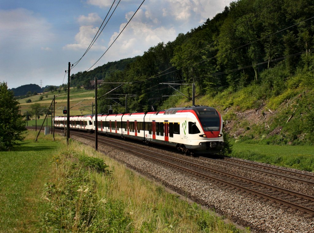 Zwei RABe 521 als S3 nach Olten am 28.06.2011 unterwegs bei Tecknau.